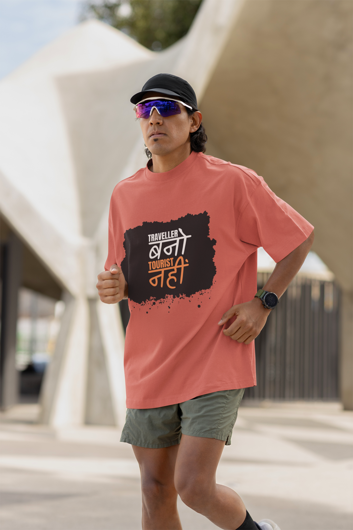 TRAVELLER BNO, TOURIST NHI – MEN'S OVERSIZED T-SHIRT