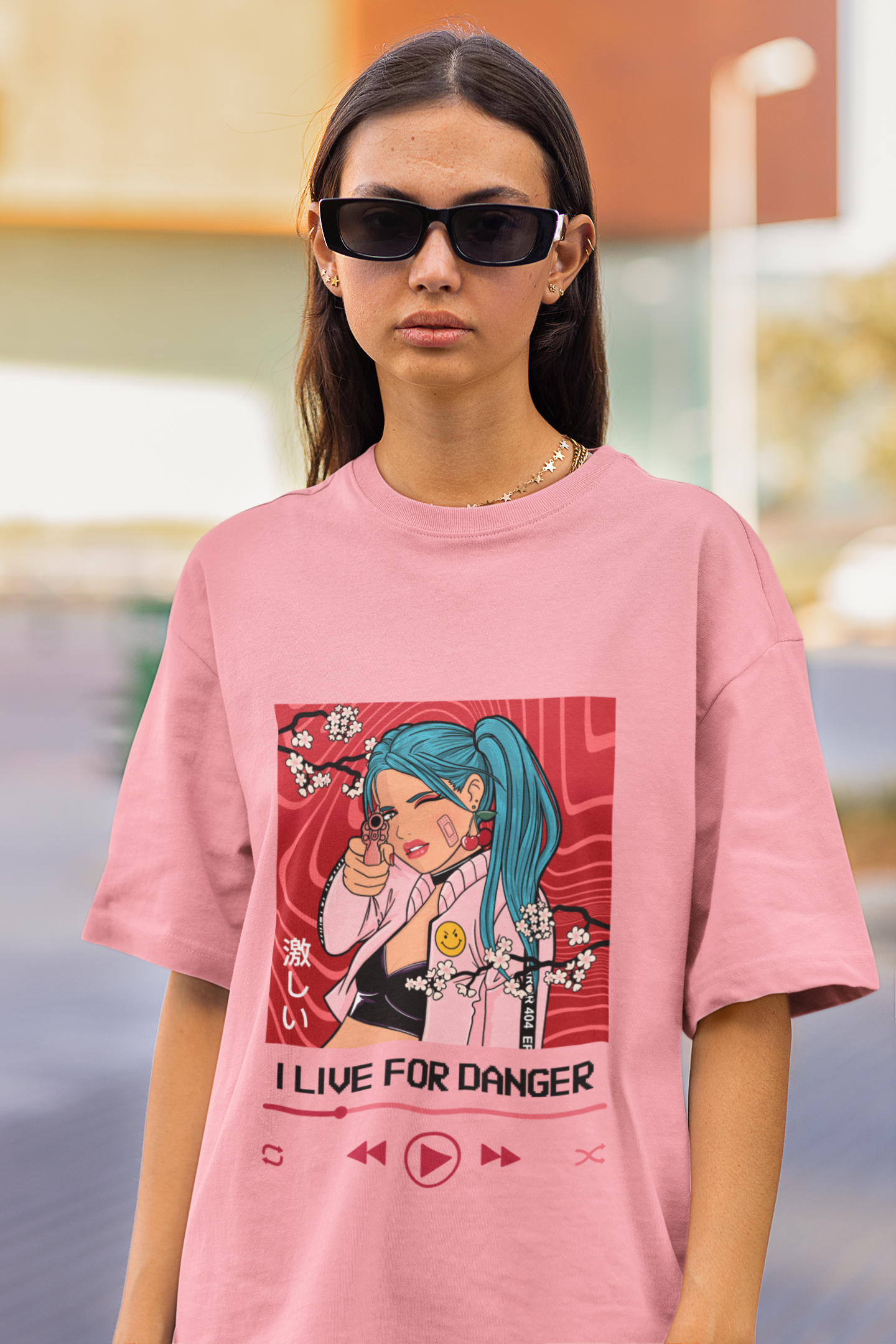 I LIVE FOR DANGER : WOMEN'S OVERSIZED T-SHIRT